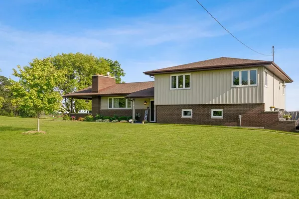 3689 W Wren LANE, Sheboygan Falls, WI 53073