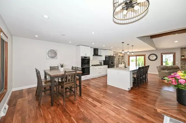 Oak Creek, WI 53154,3330 E Stonefield DRIVE