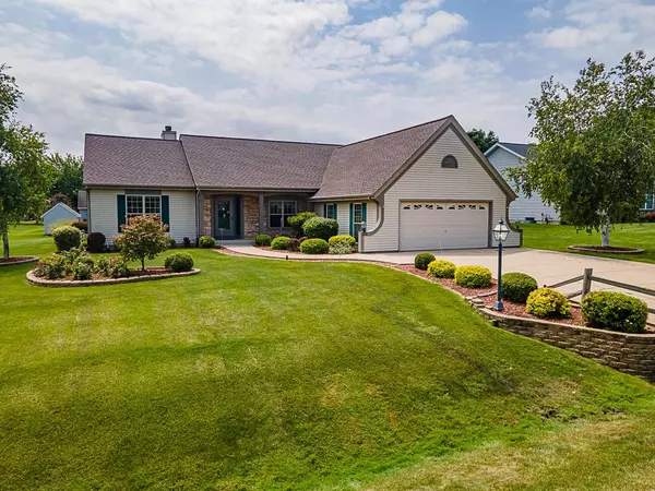 935 E Meadow TERRACE, Oak Creek, WI 53154