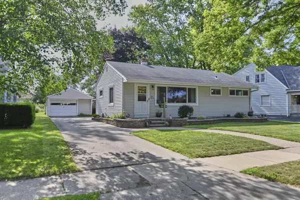 W63N315 Hillcrest AVENUE, Cedarburg, WI 53012