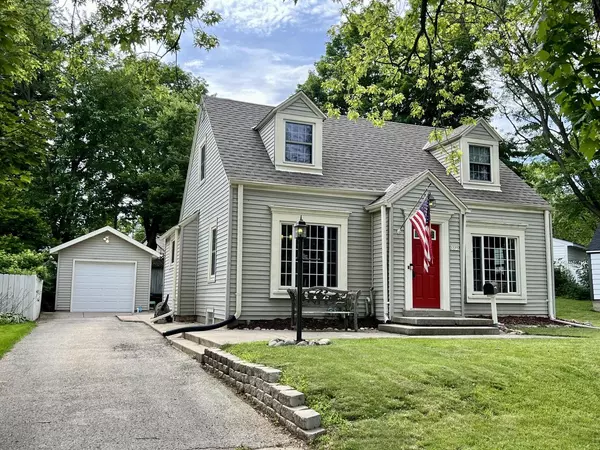 3375 S Schauer AVENUE, Greenfield, WI 53219