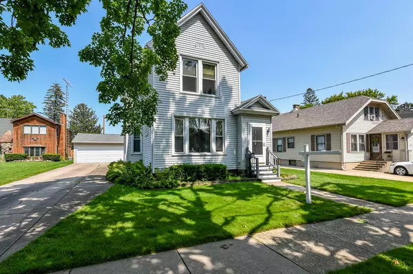 127 N Harrison STREET, Delavan, WI 53115