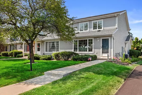 10264 W Whitnall Edge CIRCLE #A, Franklin, WI 53132