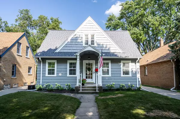 Whitefish Bay, WI 53217,5130 N Elkhart AVENUE