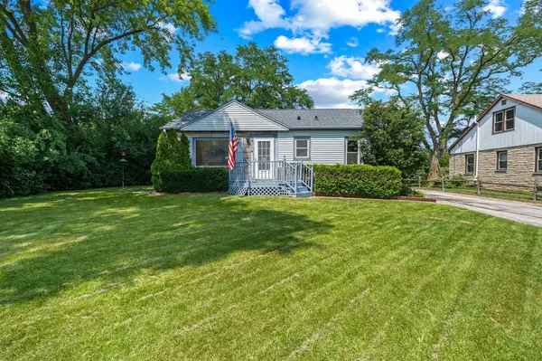 8114 W Whitaker AVENUE, Greenfield, WI 53220