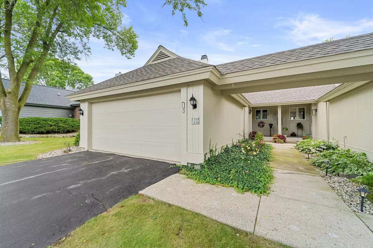 Mequon, WI 53092,2108 W Raleigh COURT