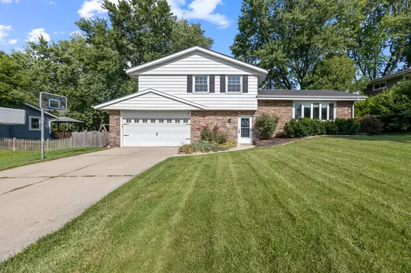 W161N9525 Blackfoot DRIVE, Menomonee Falls, WI 53051