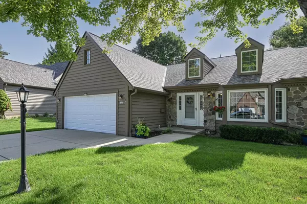 3820 S Oakbrook DRIVE, Greenfield, WI 53228