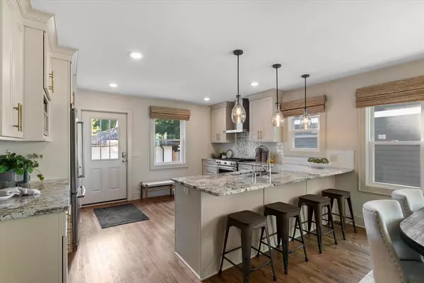 Whitefish Bay, WI 53217,4954 N Diversey BOULEVARD