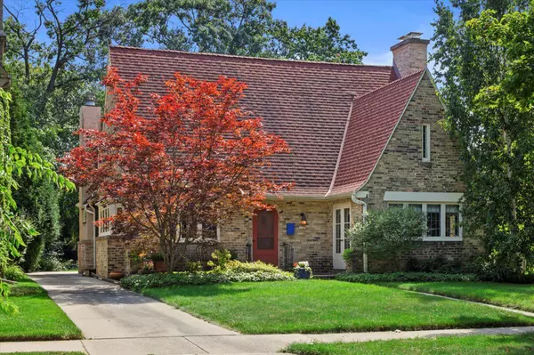 1129 E Lexington BOULEVARD, Whitefish Bay, WI 53217
