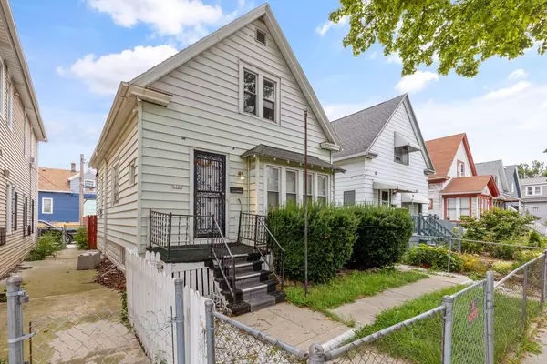 1722 W Becher STREET, Milwaukee, WI 53215