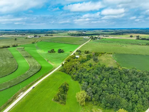 Dakota, MN 55925,30020 SHORTCUT ROAD