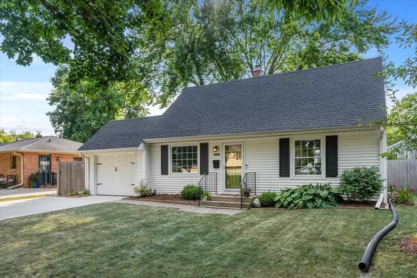 W66N393 Kennedy AVENUE, Cedarburg, WI 53012