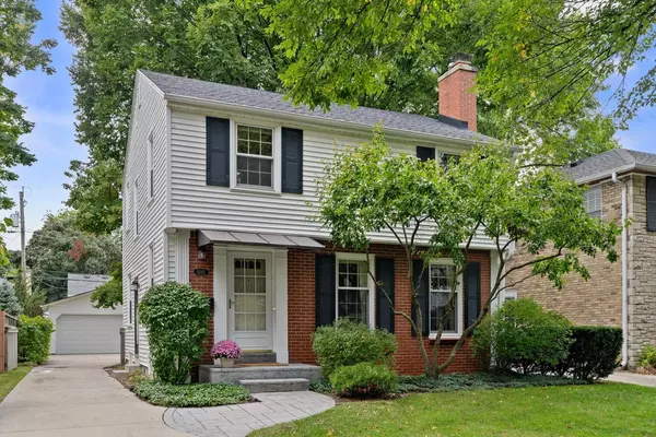 5265 N Shoreland AVENUE, Whitefish Bay, WI 53217