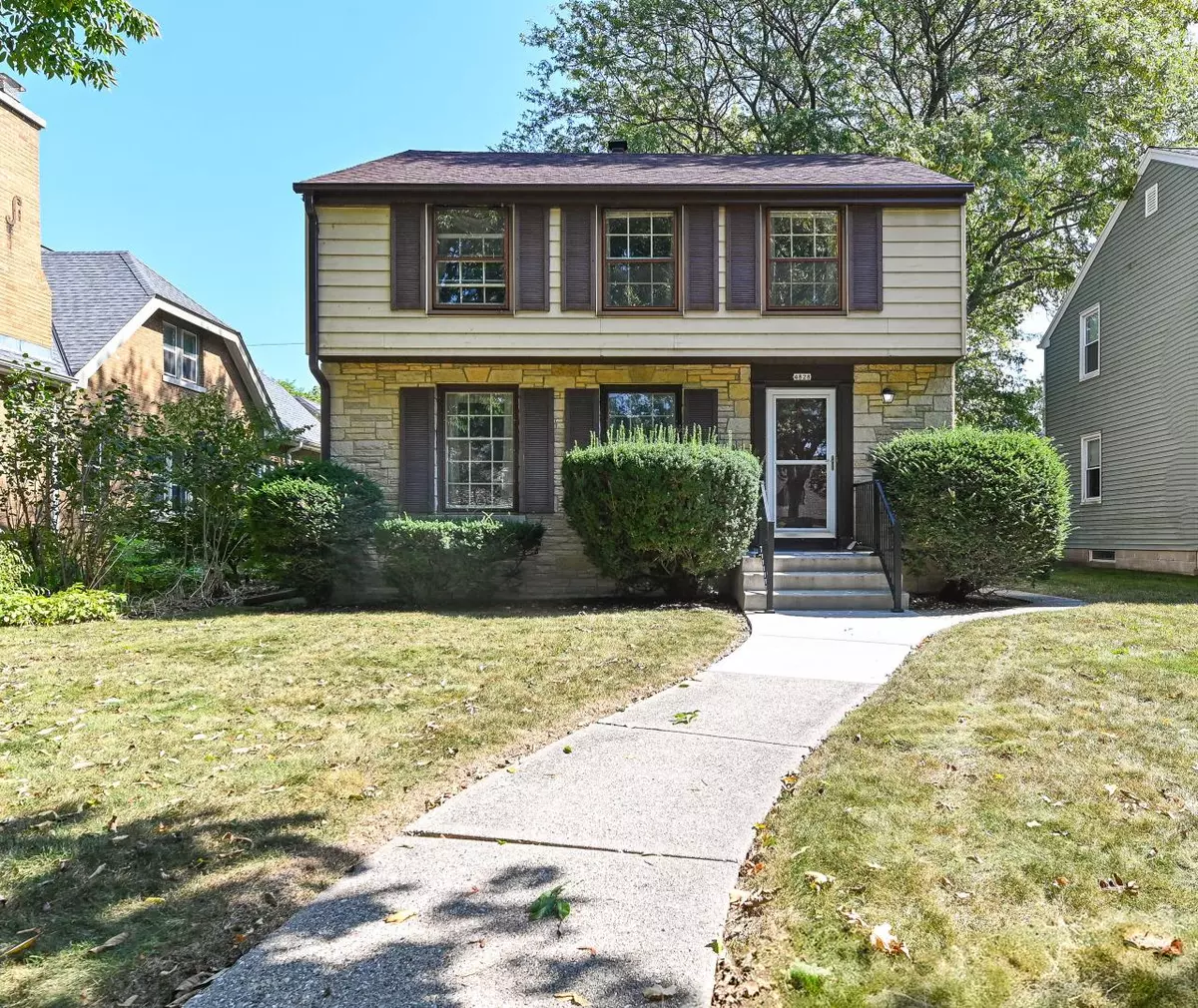 Whitefish Bay, WI 53217,4828 N Newhall STREET