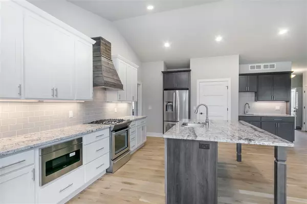 Waunakee, WI 53597,824 Ronald Overlook