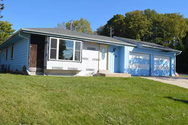 702 Memorial DRIVE, Kewaskum, WI 53040