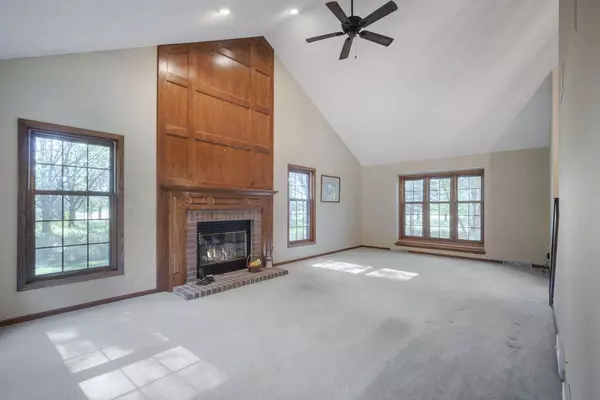 Summit, WI 53066,530 S Wayfare TRAIL