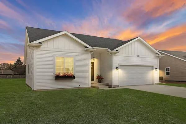 1203 Evergreen DRIVE, Delavan, WI 53115