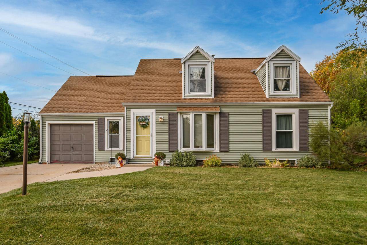 1385 Post ROAD, Brookfield, WI 53005
