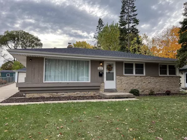 8819 W Daphne STREET, Milwaukee, WI 53224