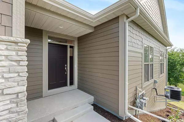 Pewaukee, WI 53072,N28W25273 Parkway Ridge CIRCLE #-A Bldg 13 Unit 48