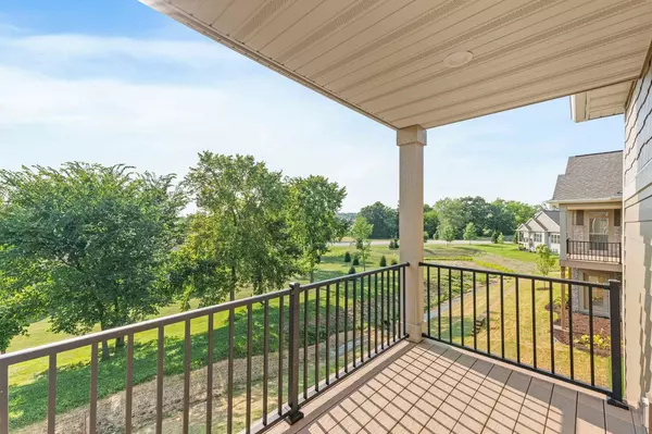 Pewaukee, WI 53072,N28W25273 Parkway Ridge CIRCLE #-A Bldg 13 Unit 48