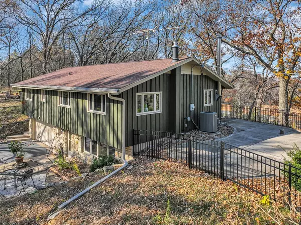 S91W37860 Antique LANE, Eagle, WI 53119