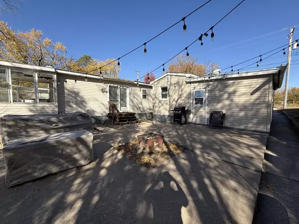 La Crosse, WI 54603,1631 Lakeshore DRIVE