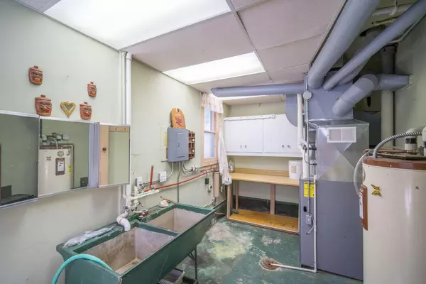 West Bend, WI 53090,1322 W Green Lake DRIVE