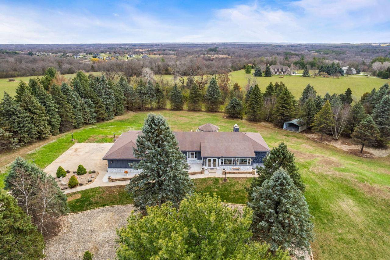 W337S9706 Red Brae DRIVE, Mukwonago, WI 53149