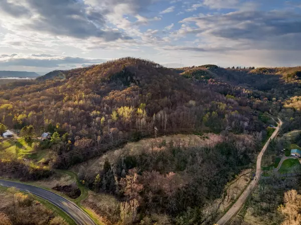 La Crosse, WI 54601,000 CEDAR HILLS LANE