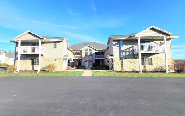 Oak Creek, WI 53154,435 W Aspen DRIVE #17