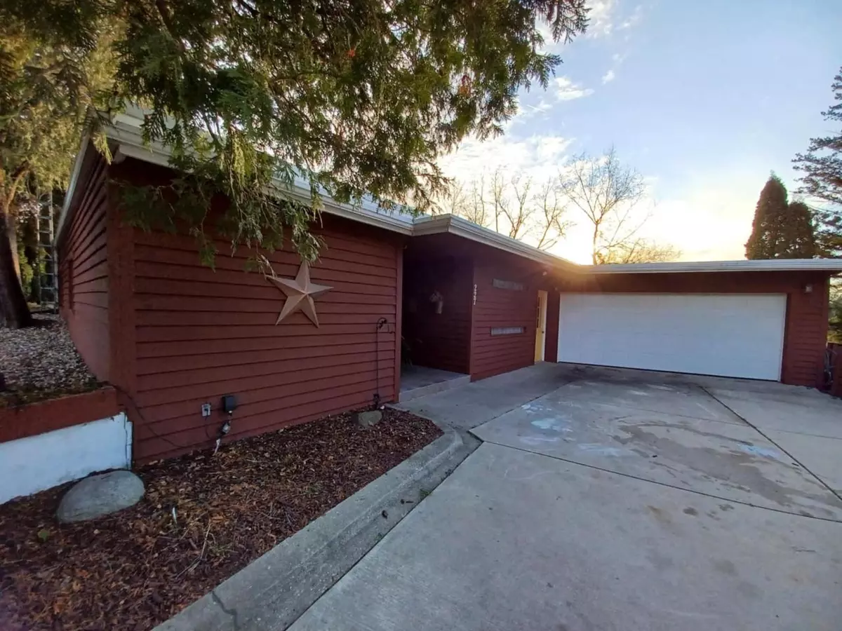 Watertown, WI 53098,227 North AVENUE