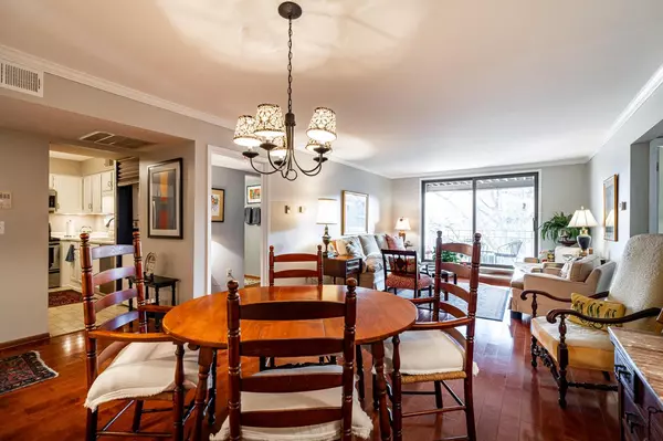 Shorewood, WI 53211,3916 N Oakland AVENUE #228