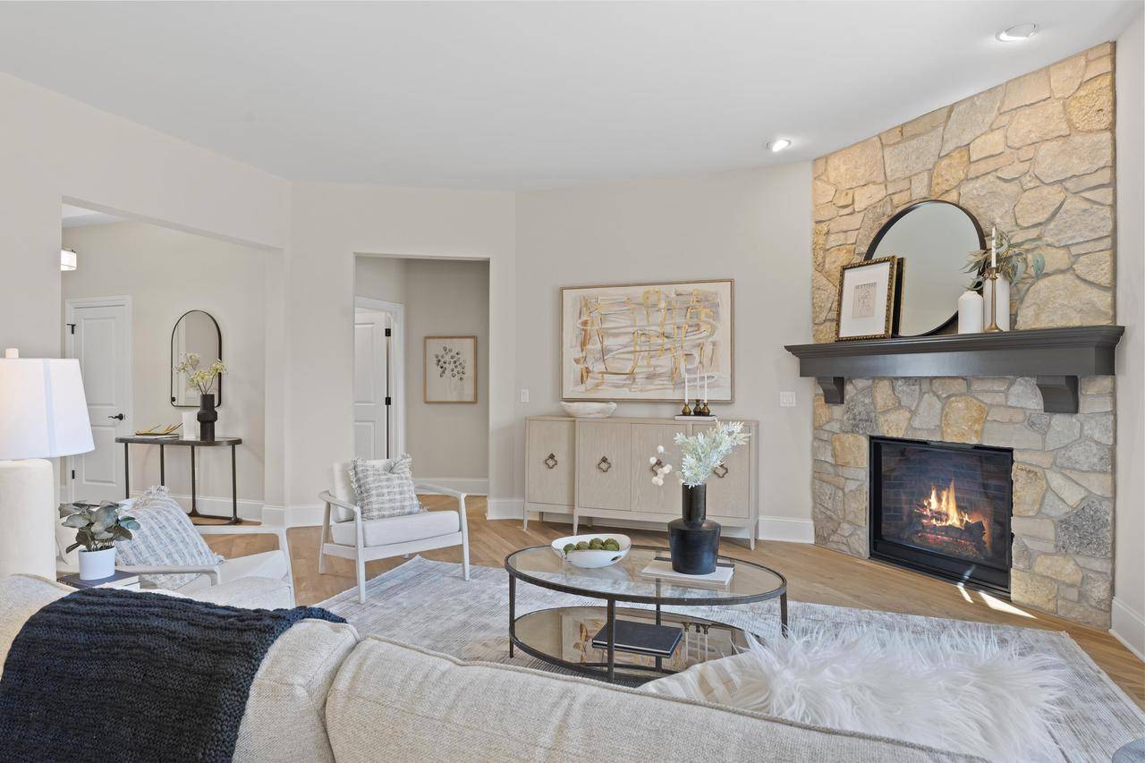 W289S5472 White Pine COURT, Waukesha, WI 53189