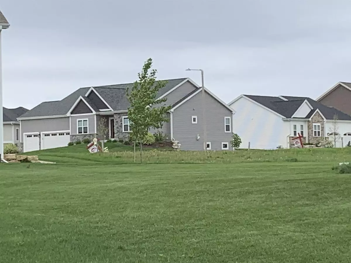 Middleton, WI 53562,9924 Shining Willow Street