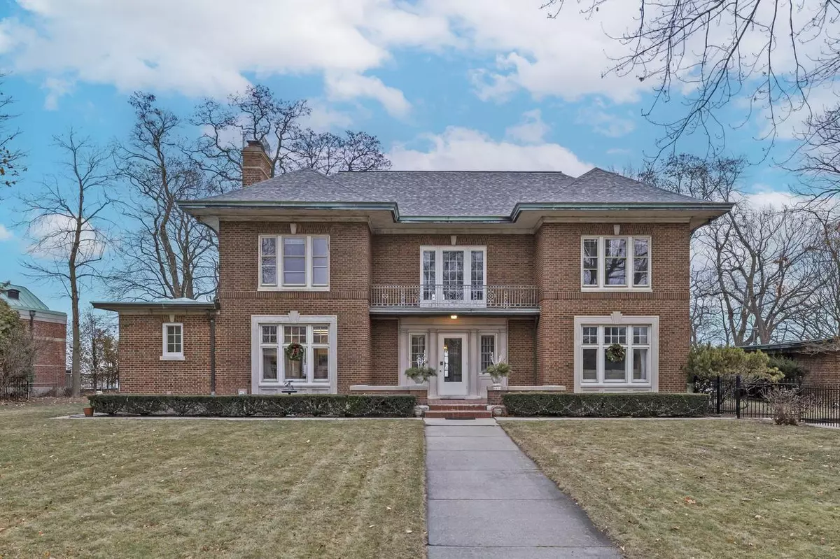 Shorewood, WI 53211,4408 N Lake DRIVE