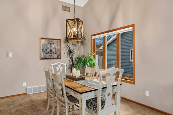 Onalaska, WI 54650,211 Coachlite COURT S