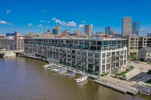 Milwaukee, WI 53202,311 E Erie STREET #411