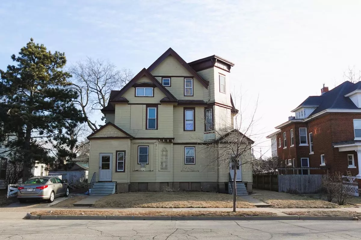 La Crosse, WI 54601,717 5th AVENUE S