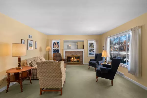 Whitefish Bay, WI 53217,701 E Fairmount AVENUE