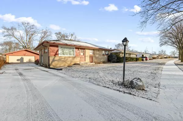 8128 W Casper STREET, Milwaukee, WI 53223