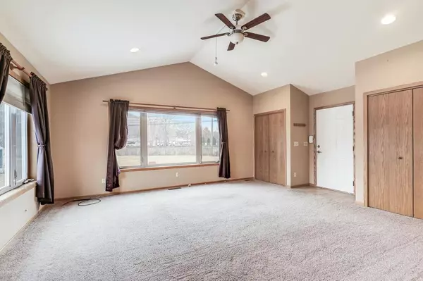 La Crosse, WI 54601,2225 Coulee DRIVE