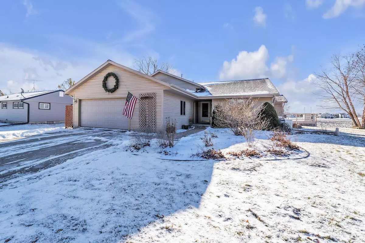 Oak Creek, WI 53154,3387 E Oak LANE