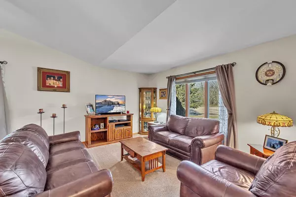 Oak Creek, WI 53154,3387 E Oak LANE