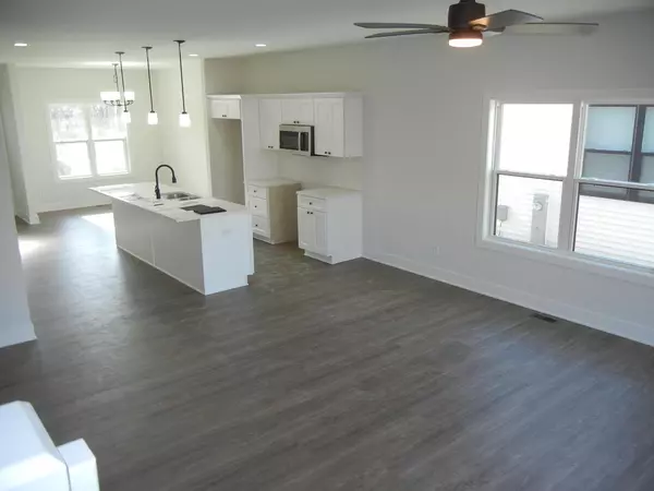 Lake Geneva, WI 53147,305 Evan DRIVE