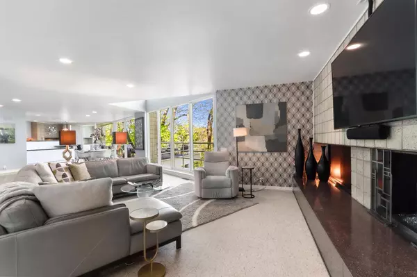 Fontana, WI 53125,906 Tarrant DRIVE