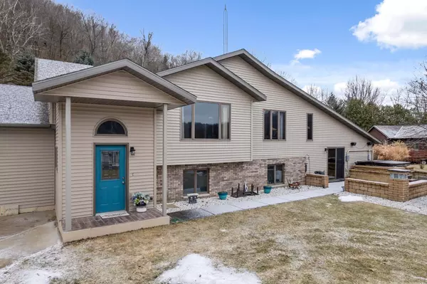 W764B Valley DRIVE, Fountain City, WI 54629