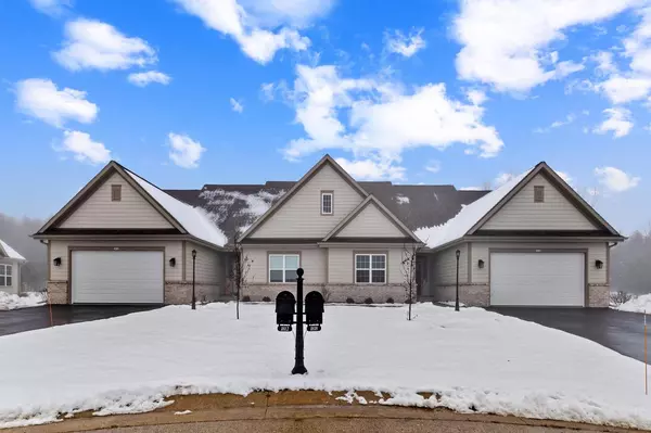 1832 Cedar Ridge DRIVE, Slinger, WI 53086